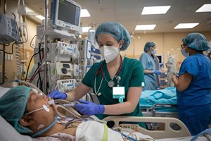 Diplomado en Intervención Fonoaudiológica en Pacientes Críticos Adultos con enfoque clínico práctico UC