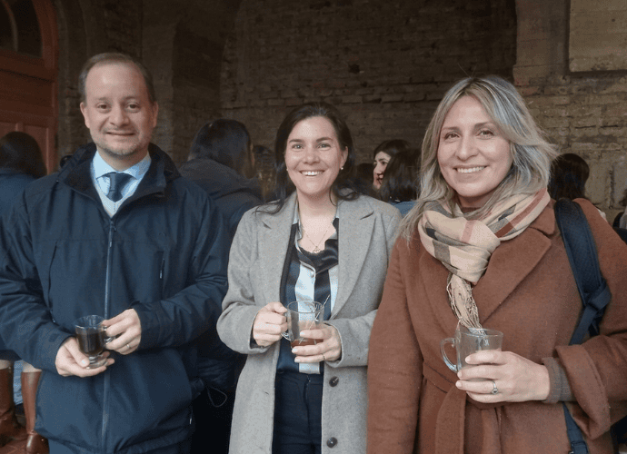 Humberto Marín, subdirector académico Educación Continua, Escuela de Medicina UC; Sabrina Feher, directora de Educación Continua, Facultad de Derecho, y Daniela Romero, jefe Extensión y Vinculación con el Medio, Escuela de Odontología UC.